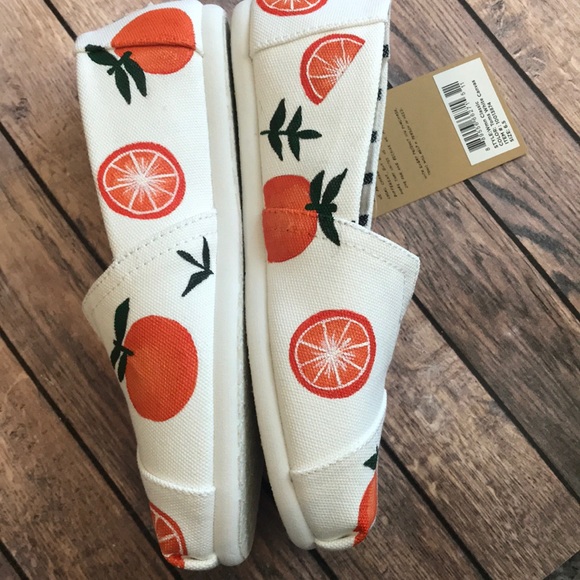 Hand painted orange toms, size 6.5 - Picture 3 of 4